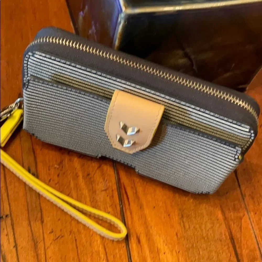 Stella & Dot Navy Stripe Madison Tech Wristlet